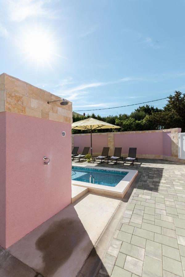 Apartman Laura Vir Luaran gambar