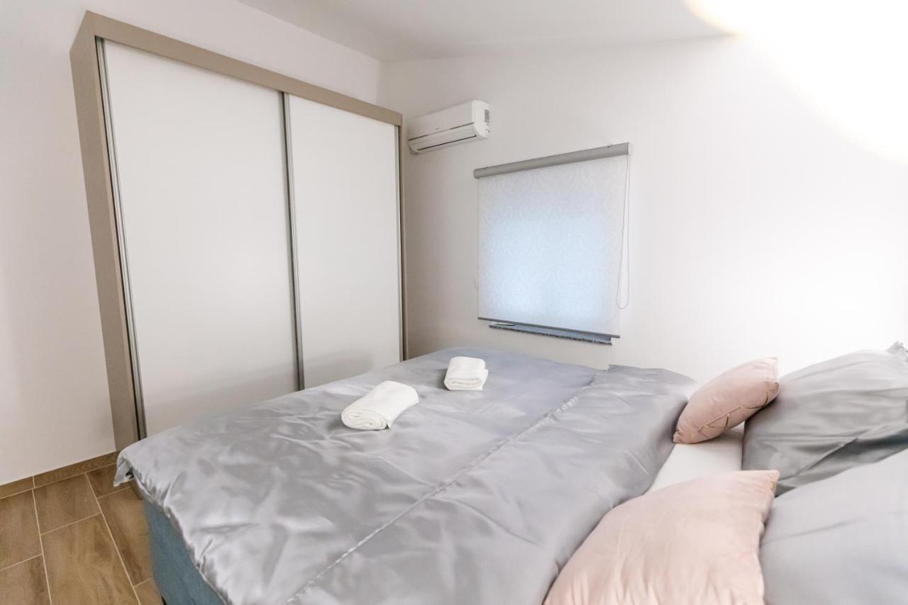 Apartman Laura Vir Luaran gambar