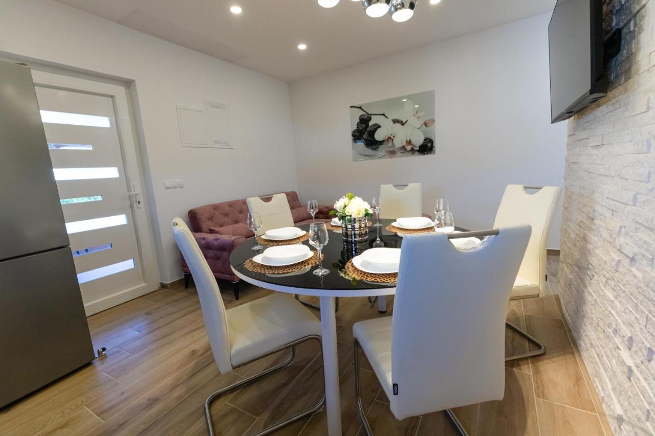 Apartman Laura Vir Luaran gambar