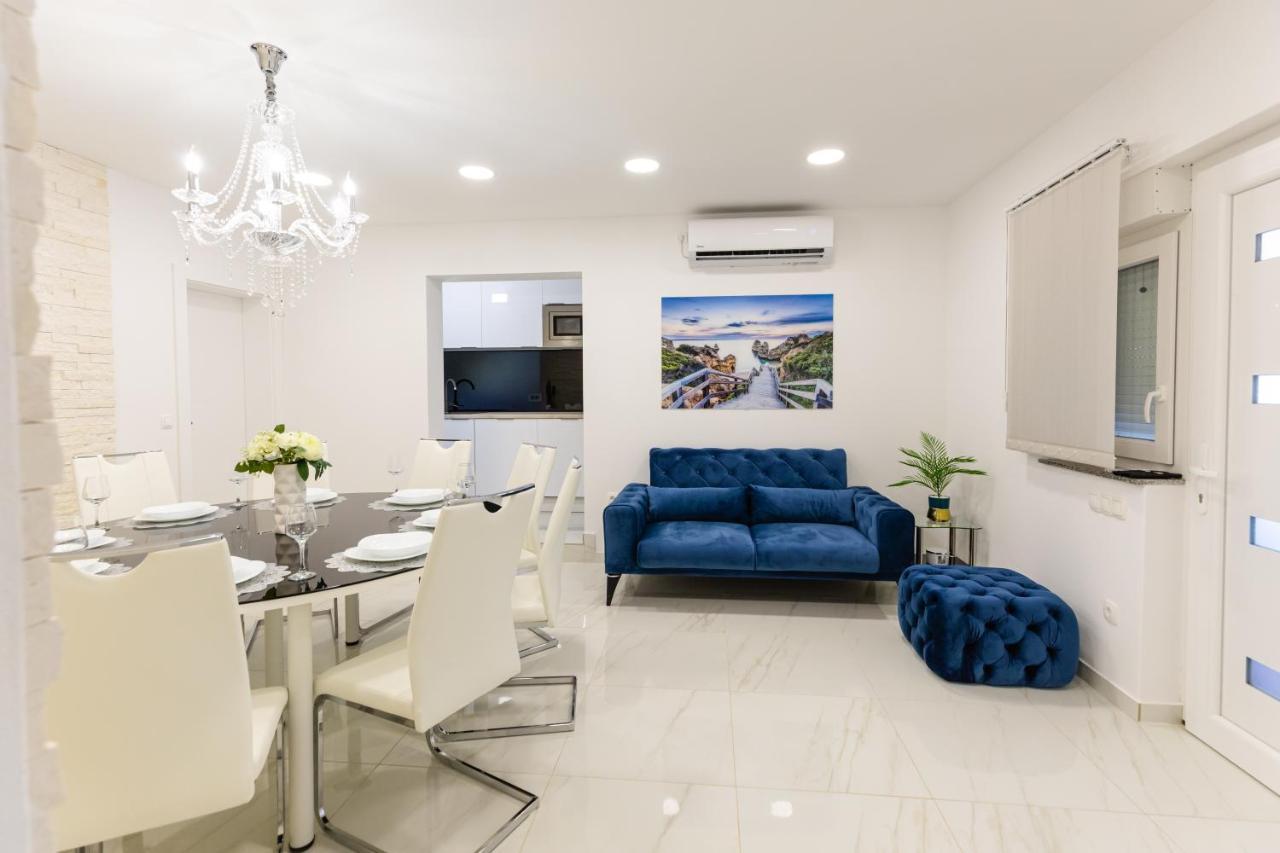Apartman Laura Vir Luaran gambar